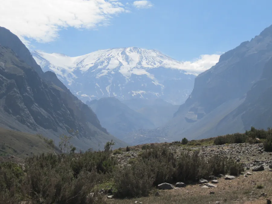 Volcán San José en la cordillera de los Andes, frontera Chile–Argentina, Región Metropolitana.
