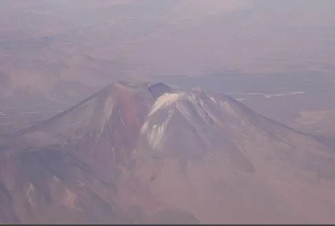 Volcán San Pedro de Antofagasta en el desierto de Atacama, norte de Chile.