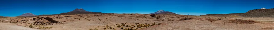 Panorama del volcán Ollagüe visto desde Bolivia, frontera Chile–Bolivia.